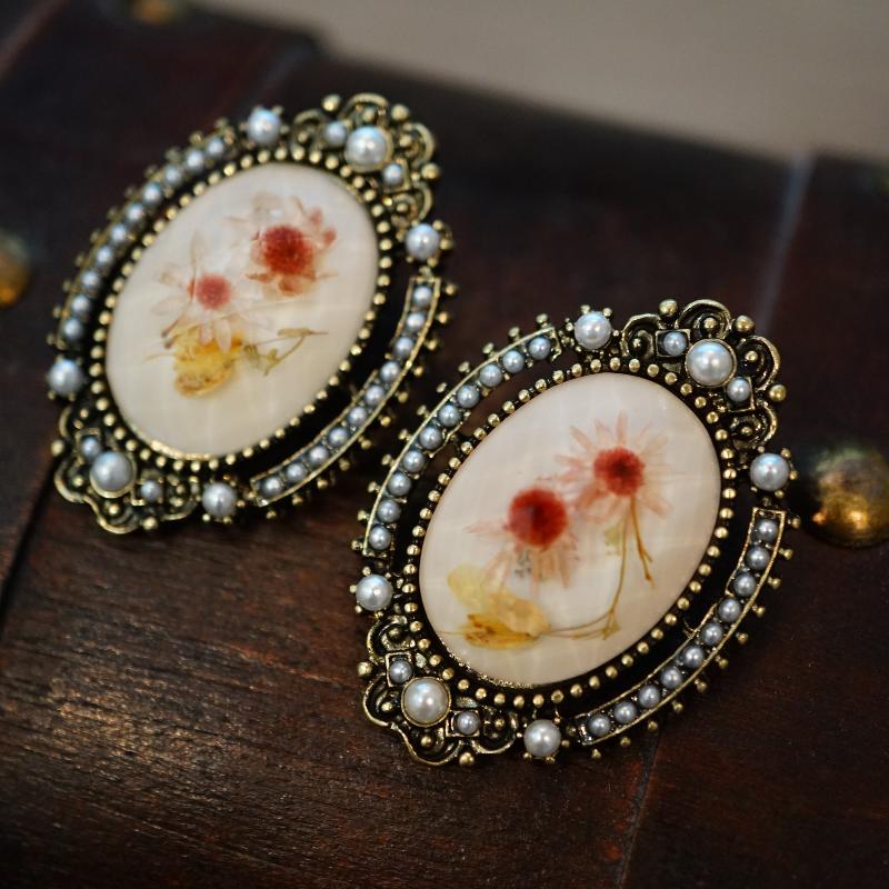 Dry Flowers Vintage Earrings