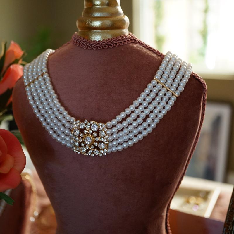 Four Layers Pearl Vintage Necklace