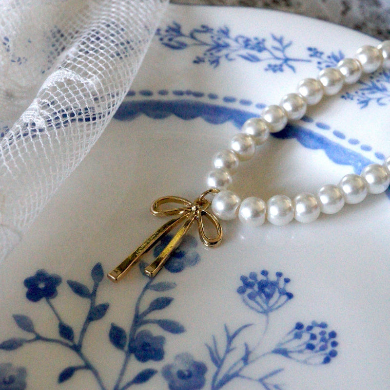 Elegant Pearl & Gold Bow Necklace