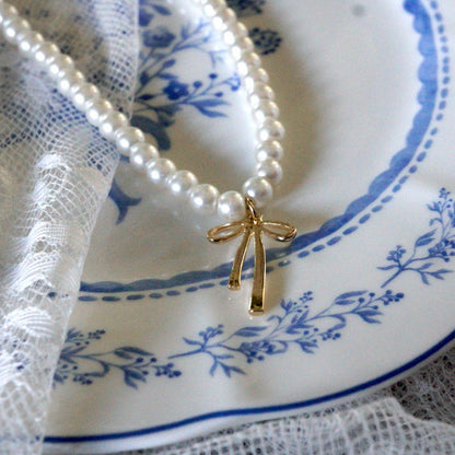 Elegant Pearl & Gold Bow Necklace