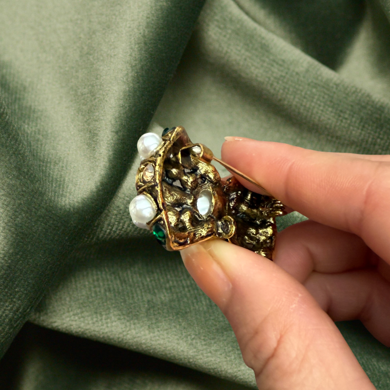 Vintage gold bow brooch with pearls and emerald green crystals by RosyCozy